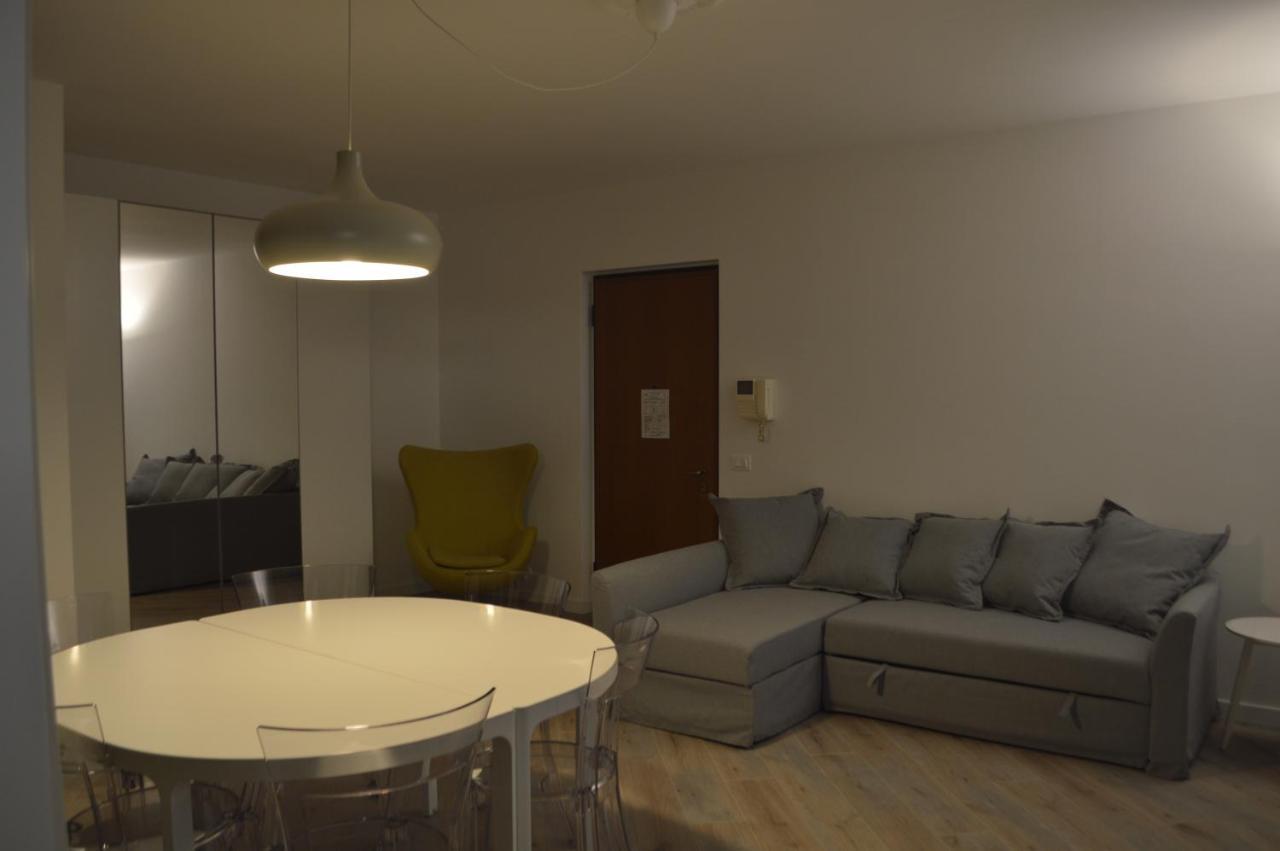V12 Apartments - Trecate エクステリア 写真